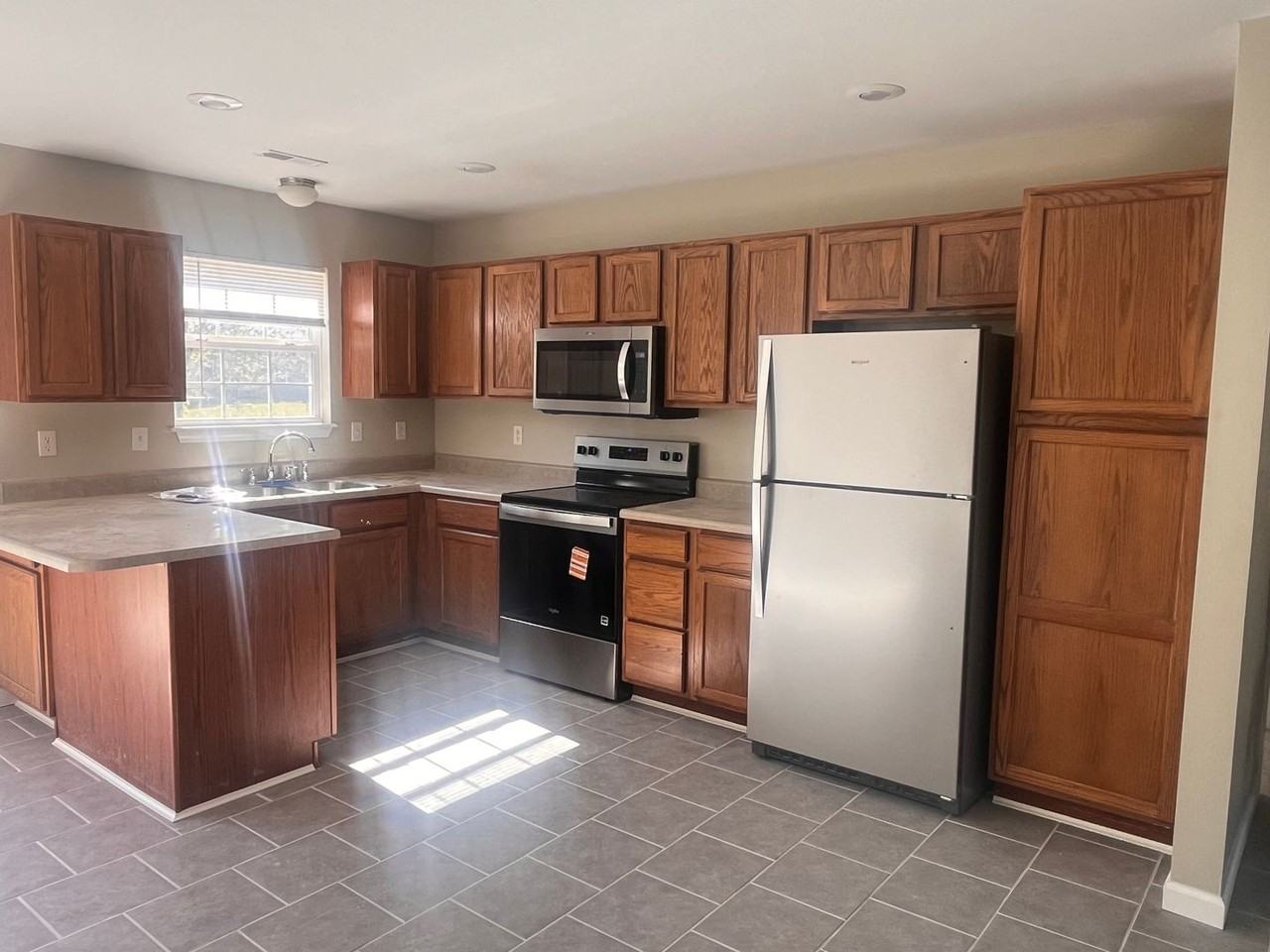 24259 Tanglewood Rd - Photo 5 of 17