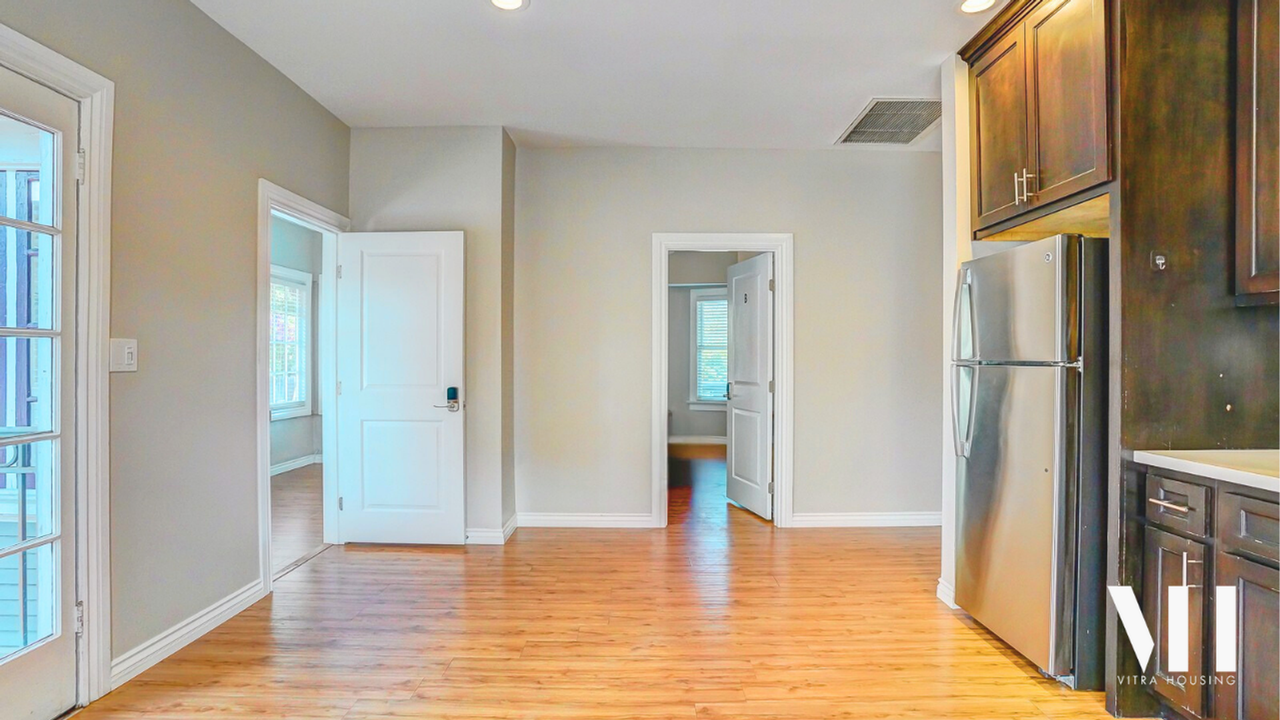 2352 Portland St - Photo 5 of 16