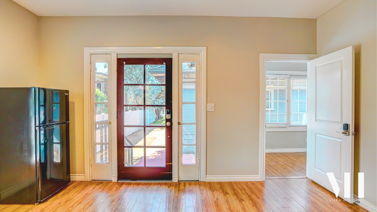 2352 Portland St - Photo 6 of 16