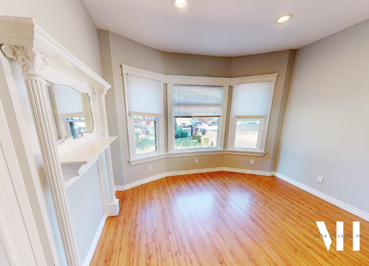 Exceptional Five Bedroom Home Near USC Campus! - Photo 2 of 10