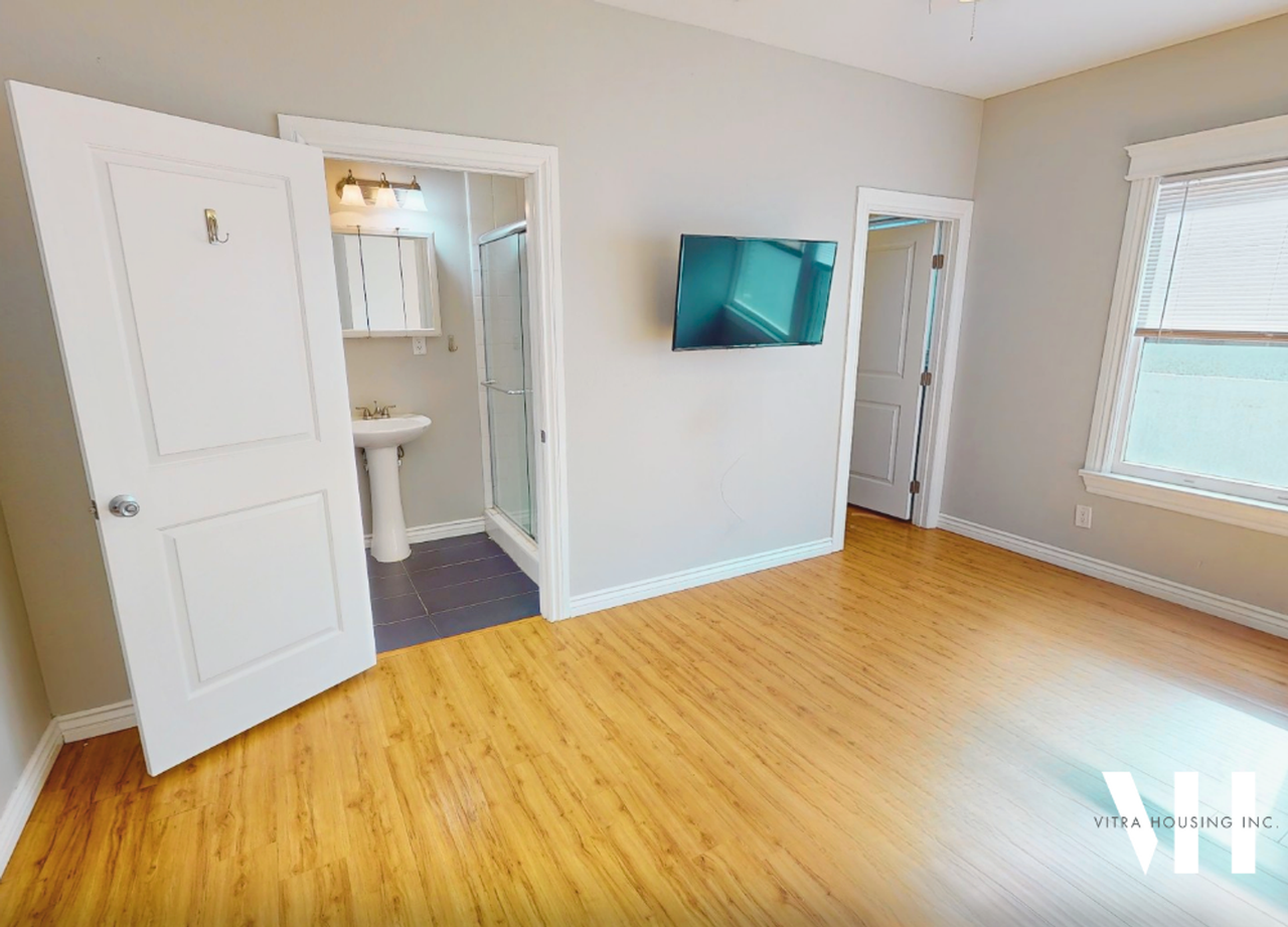 Exceptional Five Bedroom Home Near USC Campus! - Photo 6 of 10