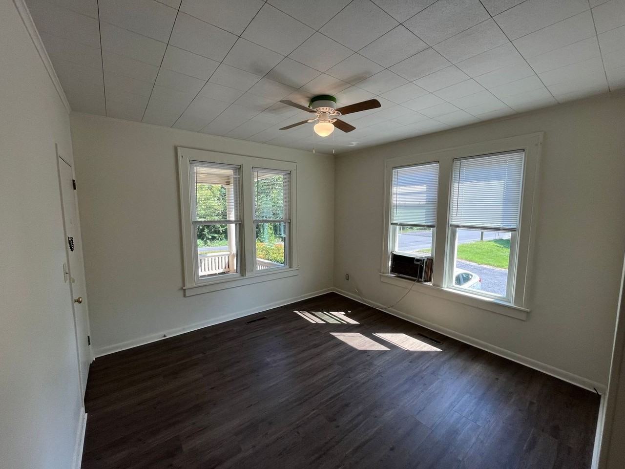 205 S Willow St - Photo 5 of 15