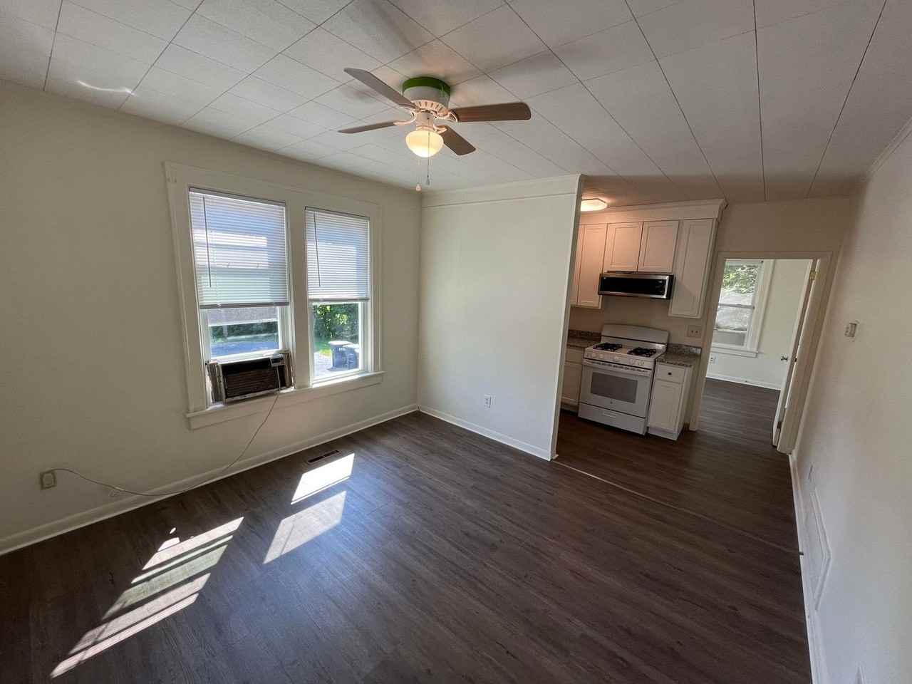 205 S Willow St - Photo 6 of 15