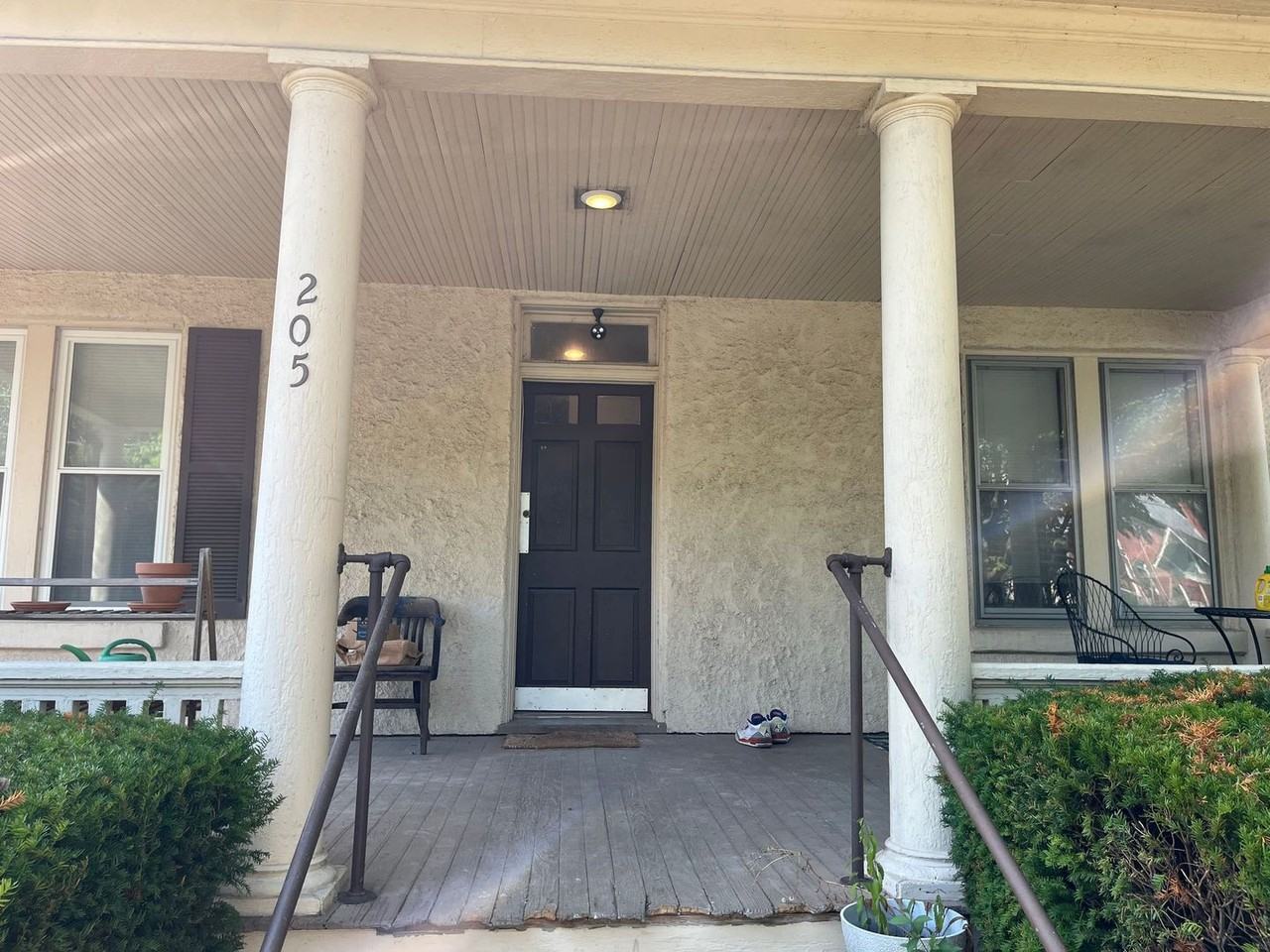 205 S Willow St - Photo 4 of 12