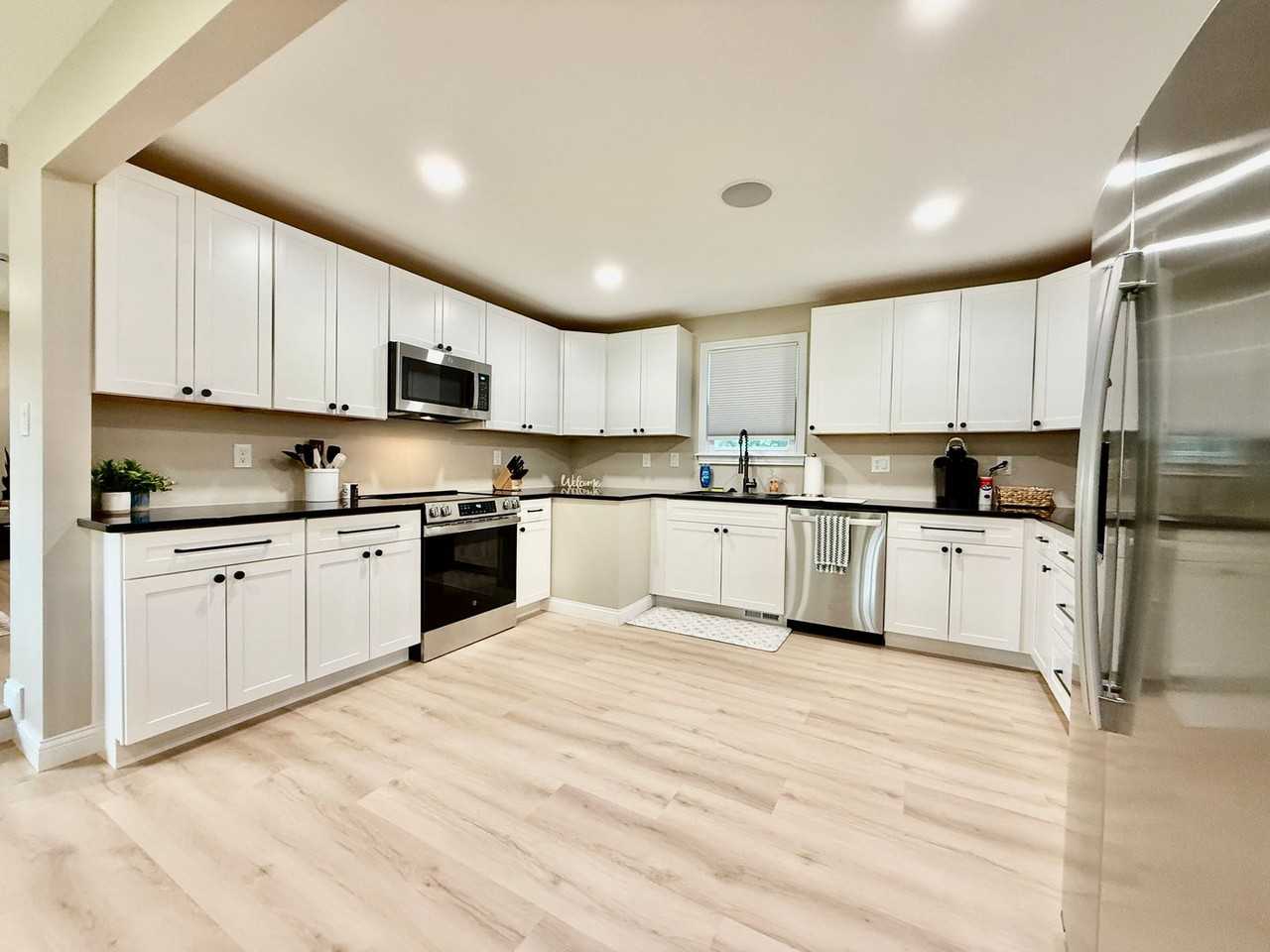 711 S Main St - Photo 2 of 42