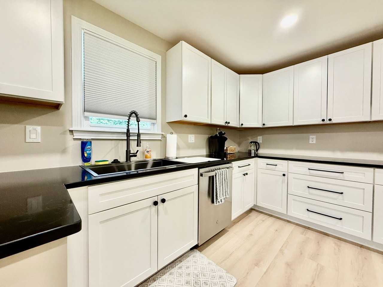 711 S Main St - Photo 3 of 42