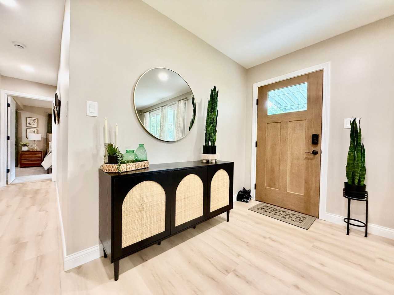 711 S Main St - Photo 5 of 42