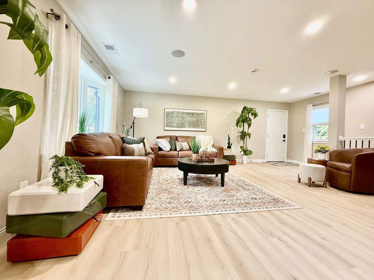 711 S Main St - Photo 6 of 42