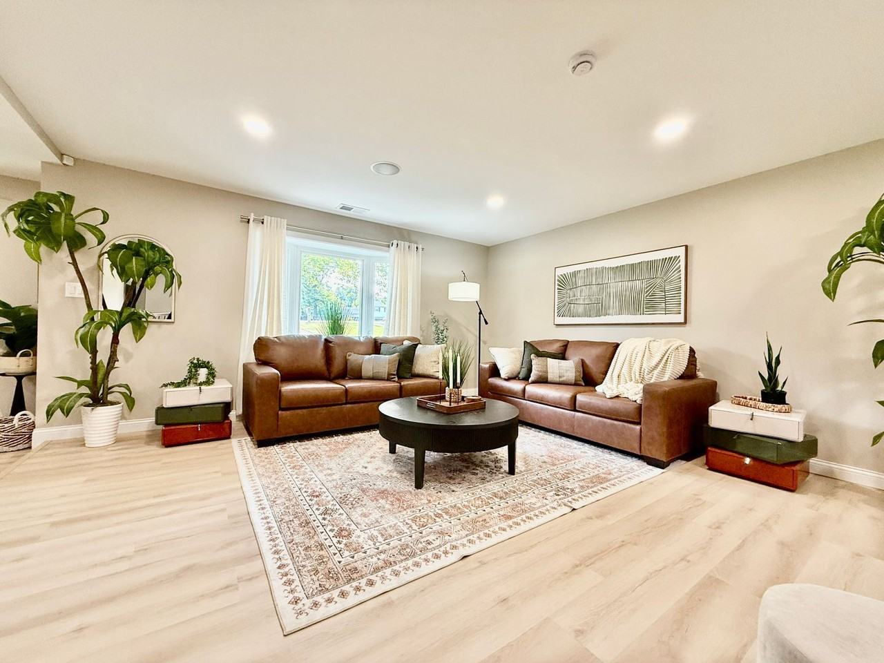 711 S Main St - Photo 7 of 42