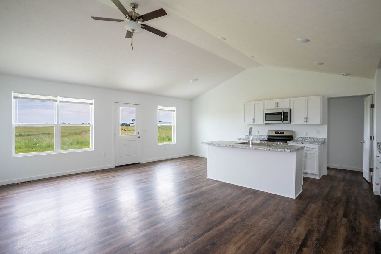 1380 Maurice Street - Photo 2 of 27