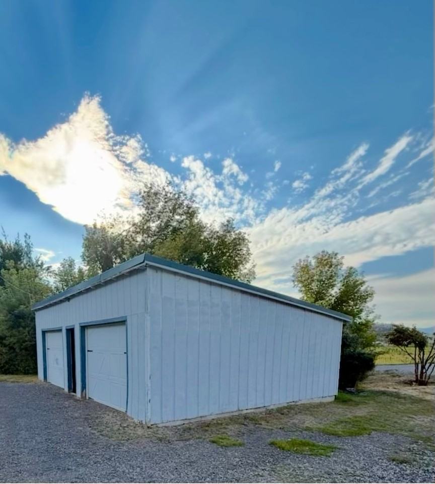 791 Lakeshore Drive - Photo 3 of 32