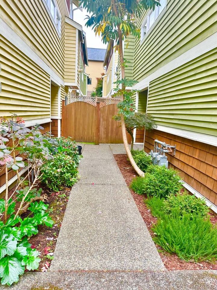 813B Nw 97th St - Photo 2 of 41