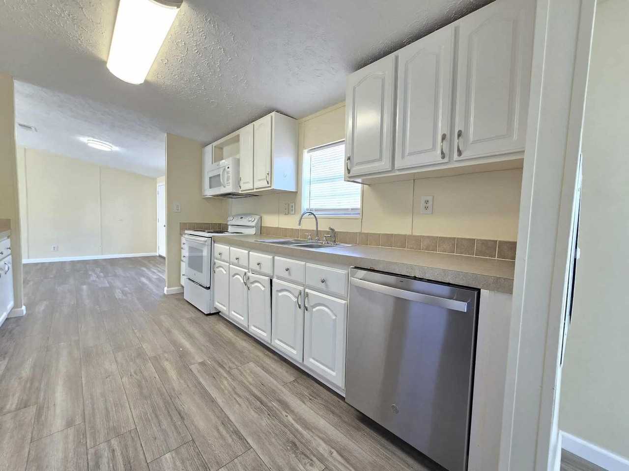 127 Knollwood Dr - Photo 5 of 22