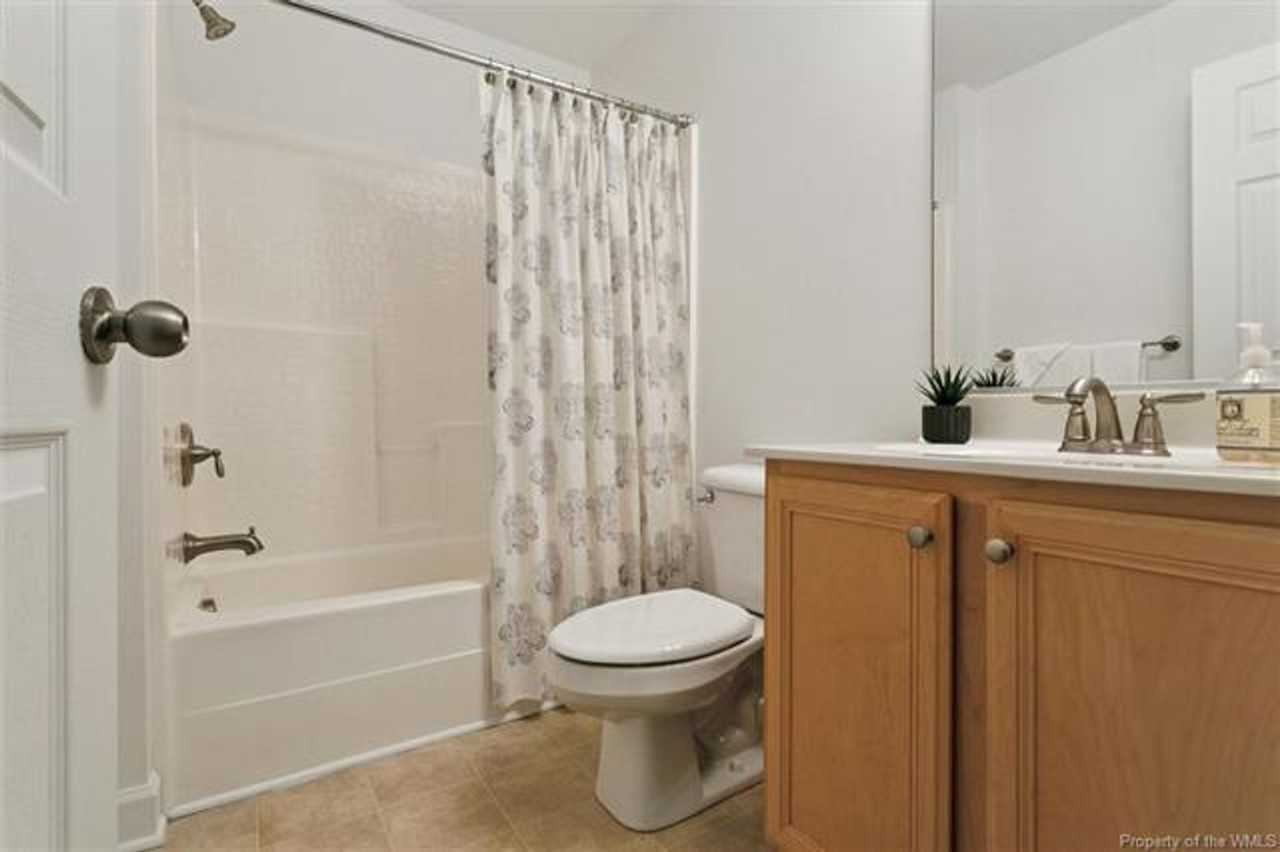 5403 Discovery Park Boulevard - Photo 4 of 15