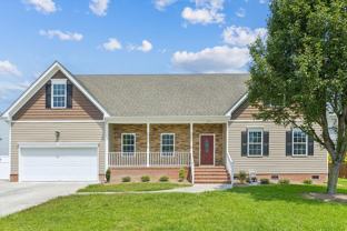 813 Dawson Cir - Photo 1 of 1
