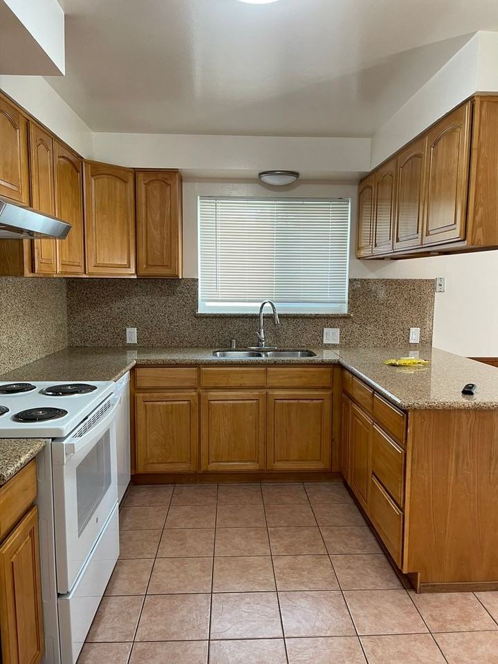 852 Skipper Cir - Photo 2 of 15