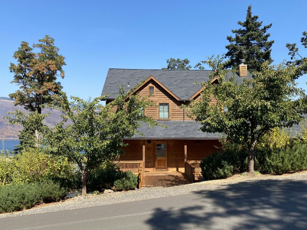 945 5th Ave - Photo 2 of 36