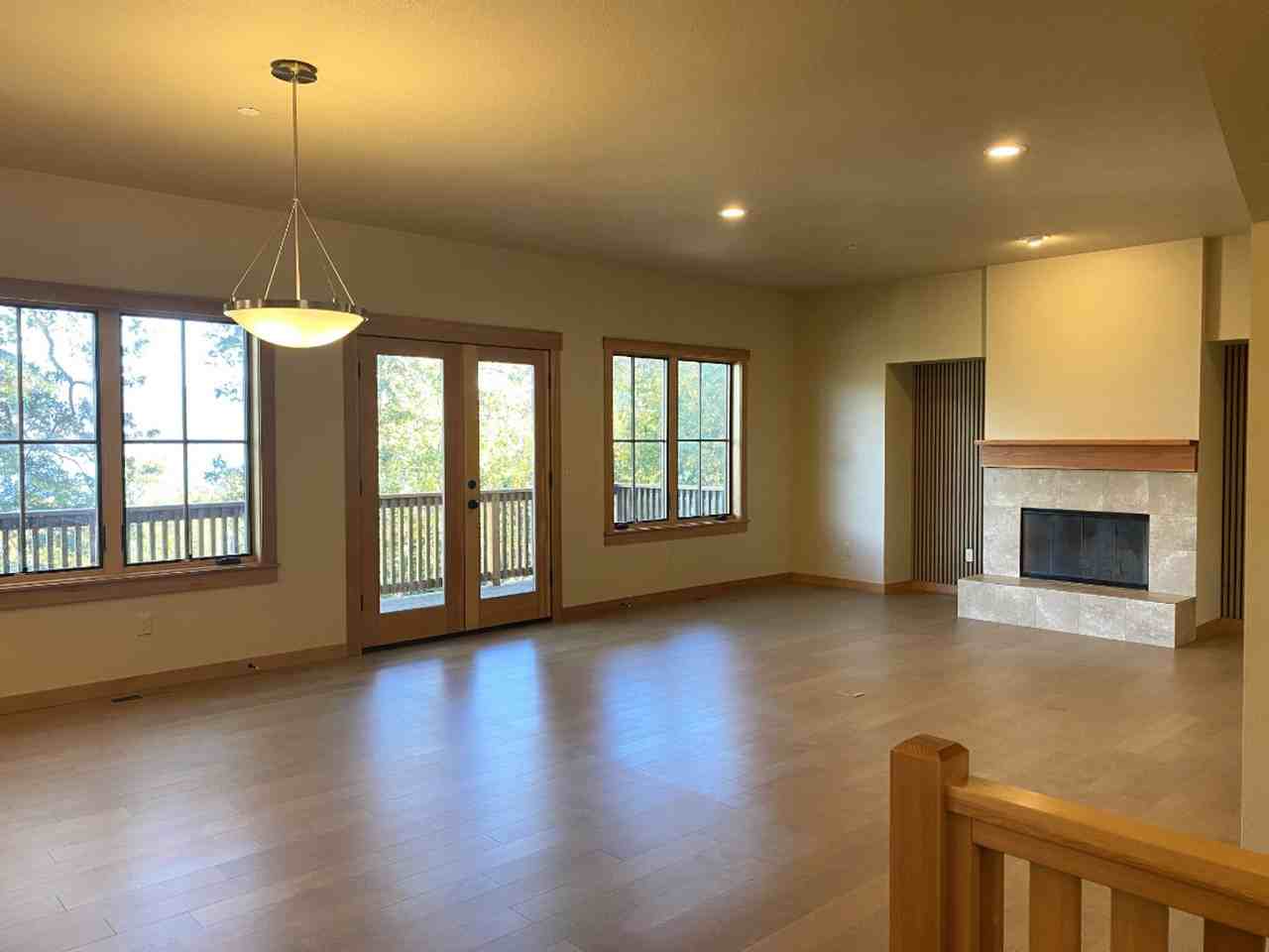 945 5th Ave - Photo 4 of 36