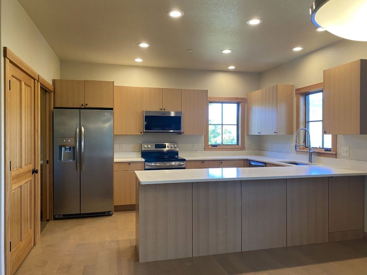 945 5th Ave - Photo 6 of 36