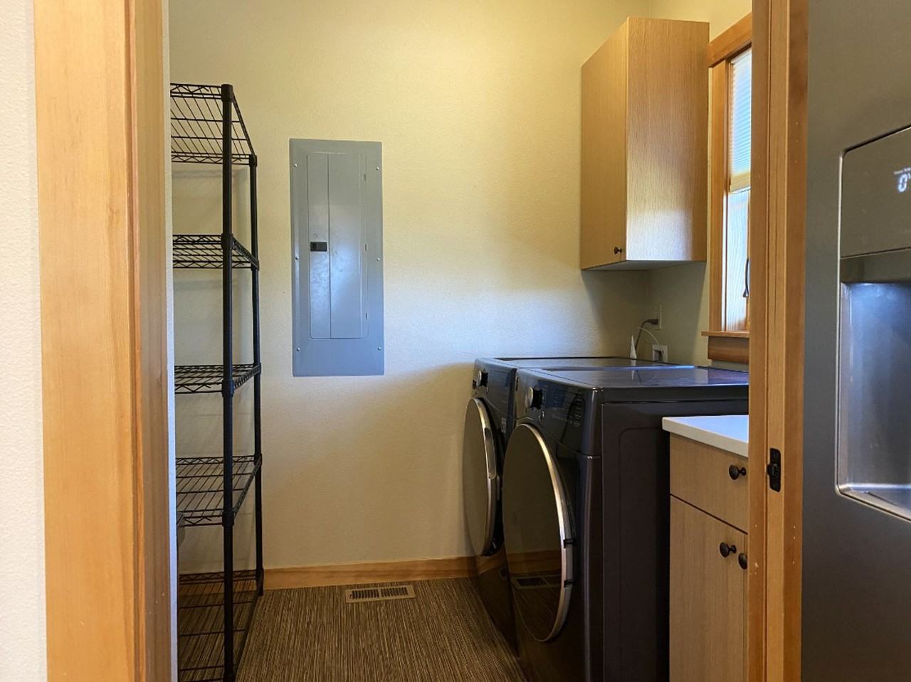 945 5th Ave - Photo 7 of 36