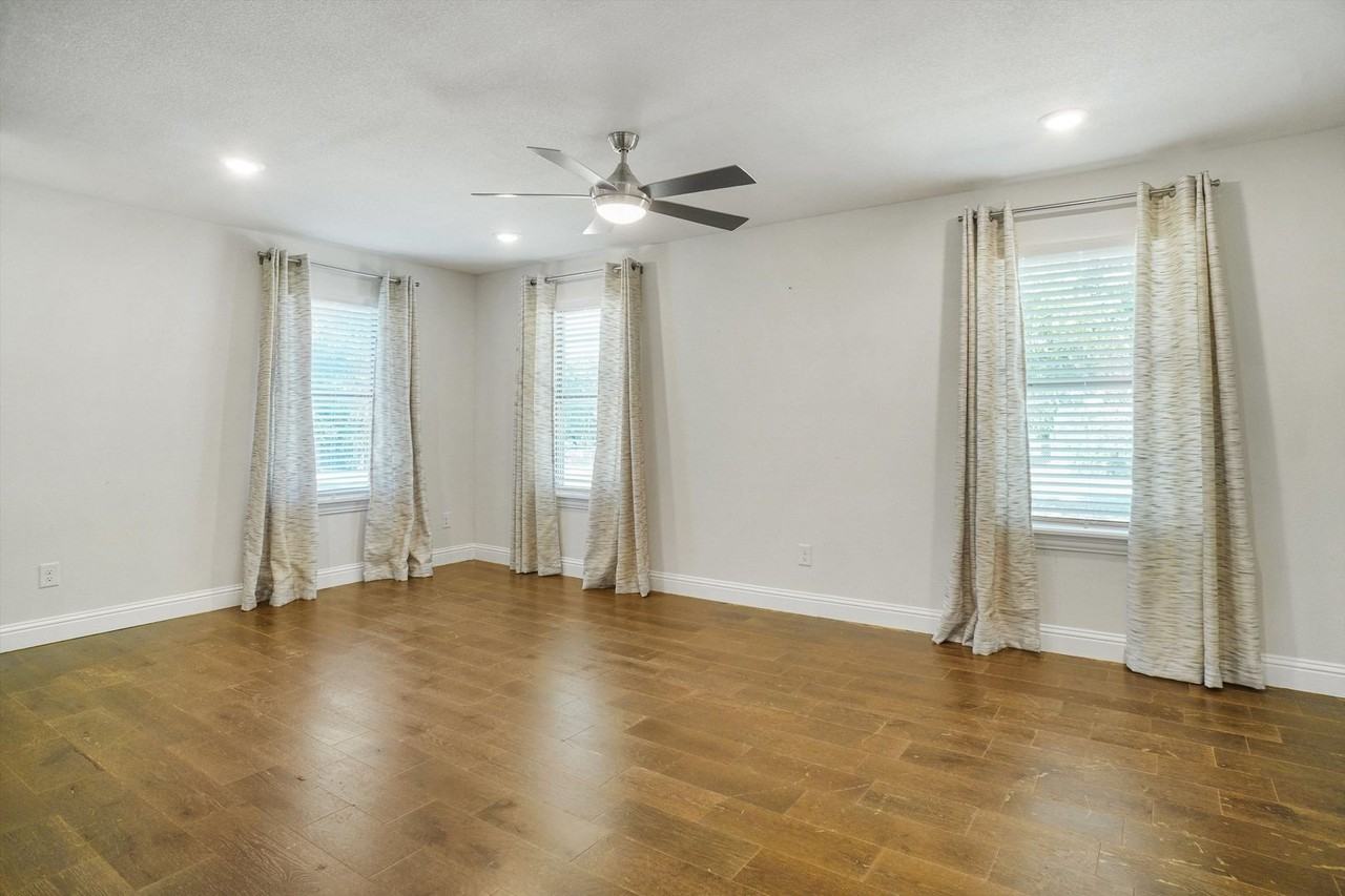 617 Park St - Photo 4 of 18