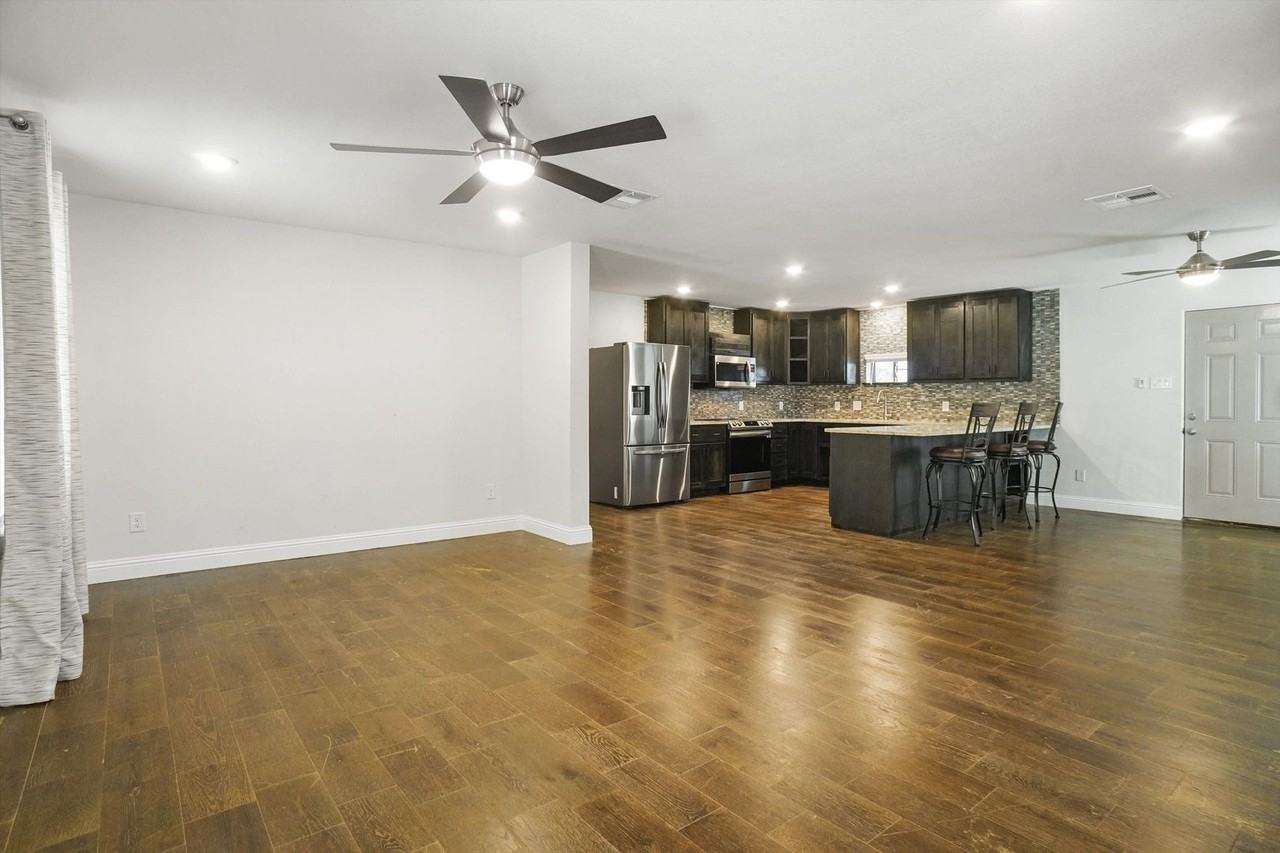 617 Park St - Photo 6 of 18
