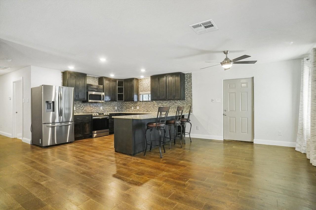 617 Park St - Photo 7 of 18