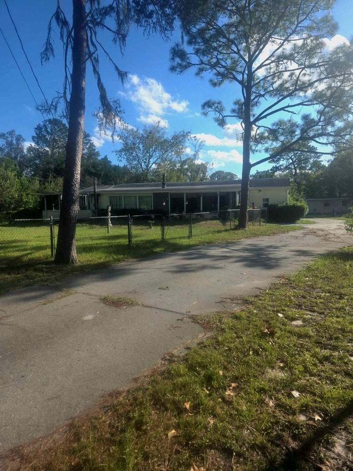 14856 Aubrey Ave - Photo 2 of 17