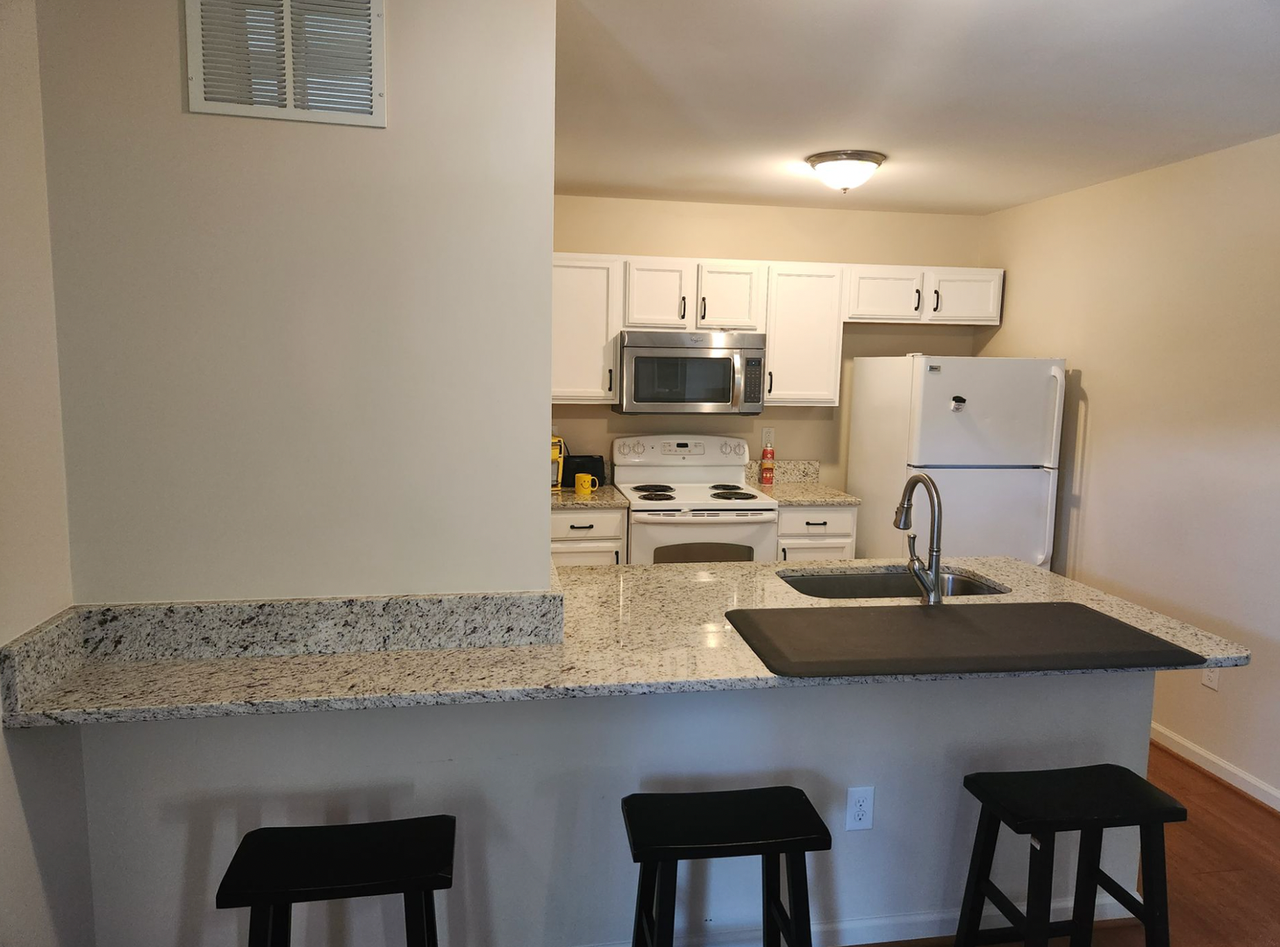 1024 Ranch Dr - Photo 3 of 5