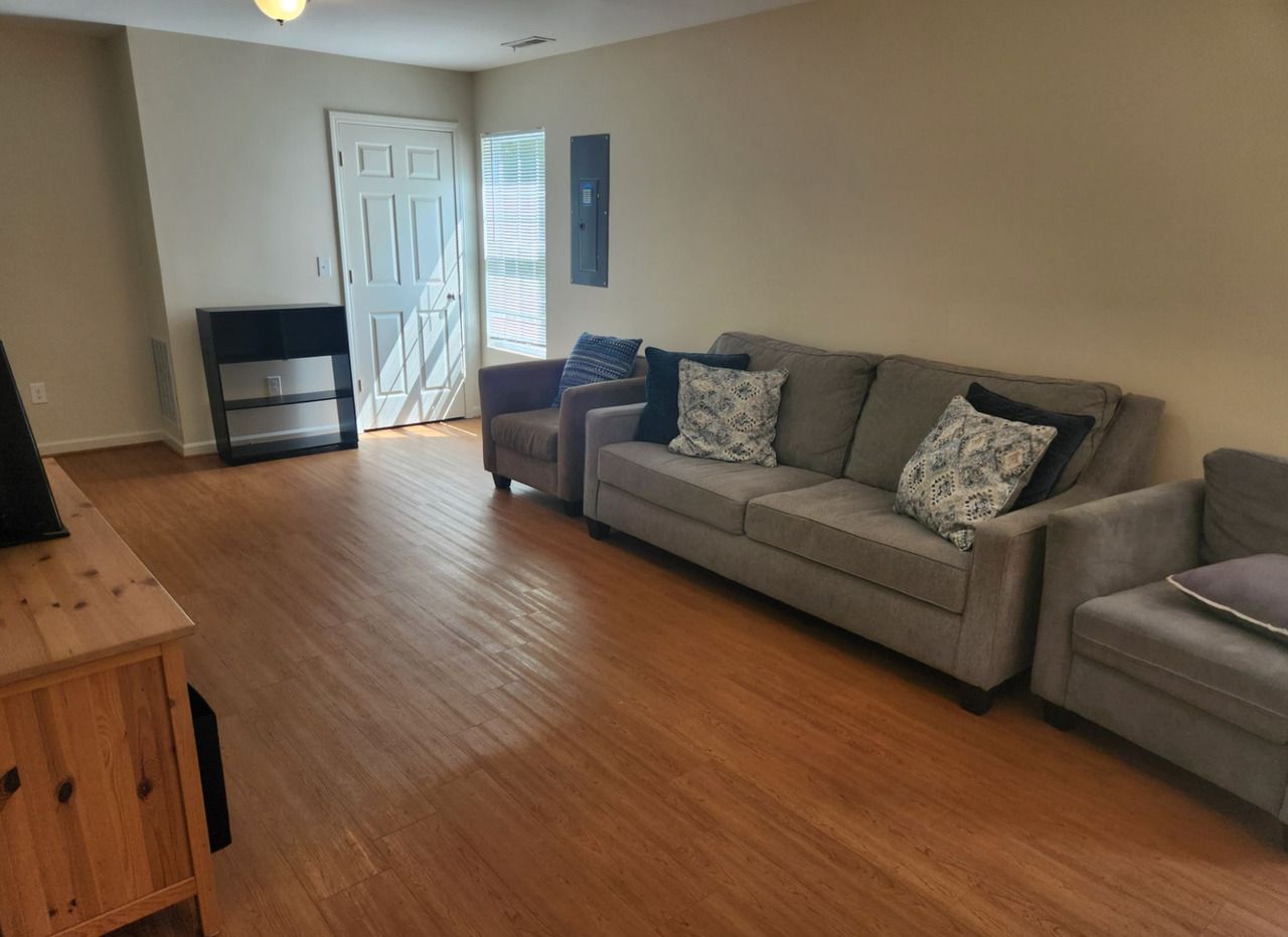 1024 Ranch Dr - Photo 4 of 5