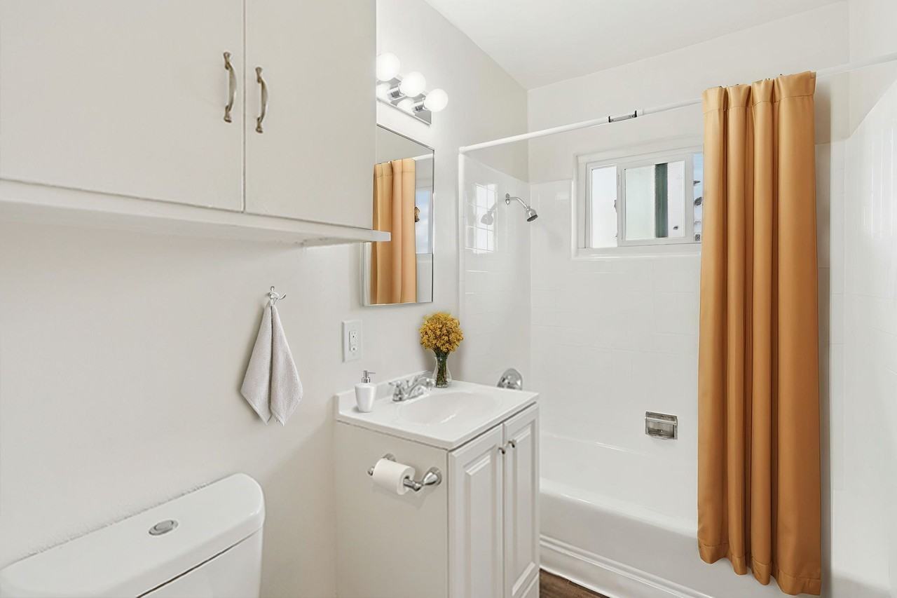 Crenshaw Manor - Photo 4 of 30