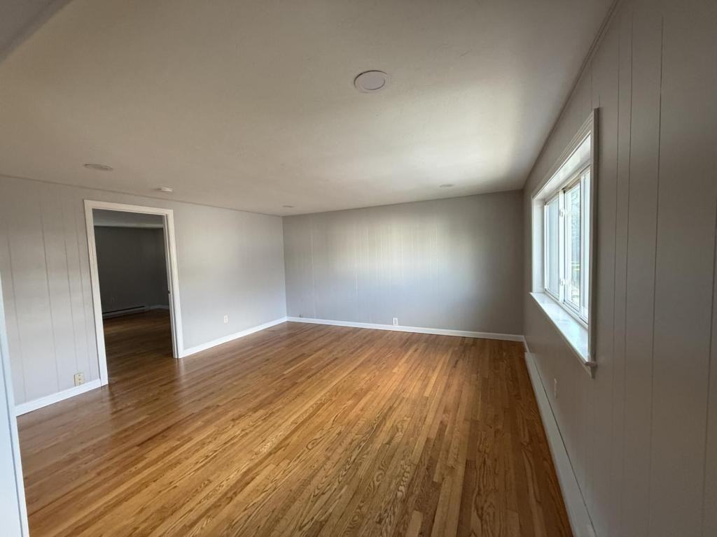 343 Snell Street - Photo 4 of 9