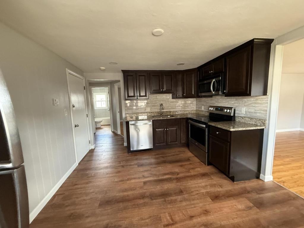 343 Snell Street - Photo 5 of 9