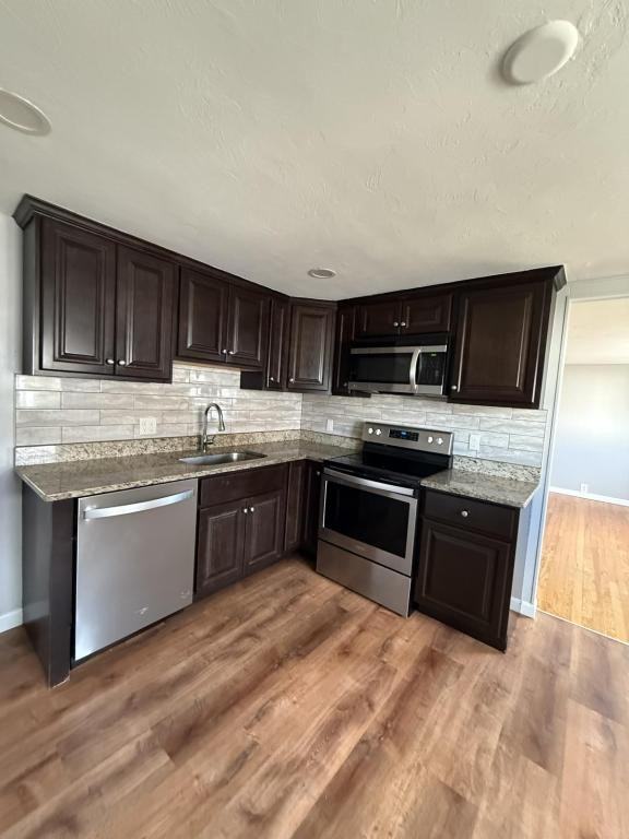 343 Snell Street - Photo 7 of 9