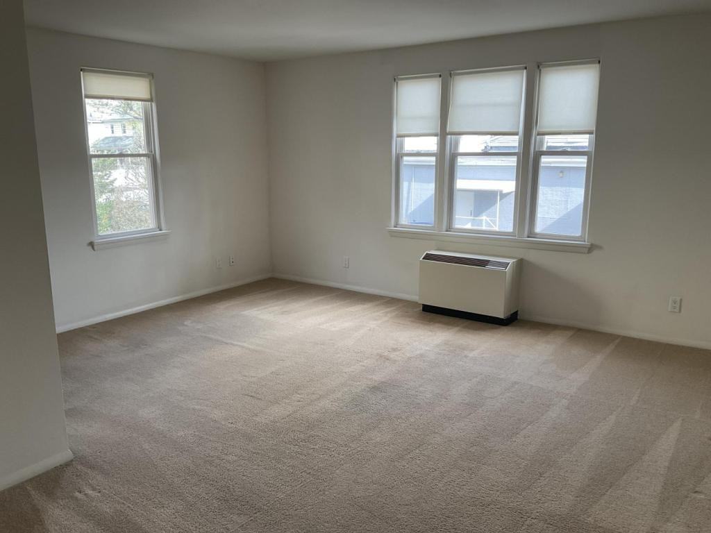 158 E Walnut St - Photo 2 of 16