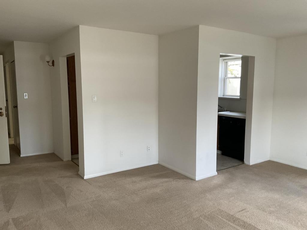 158 E Walnut St - Photo 3 of 16