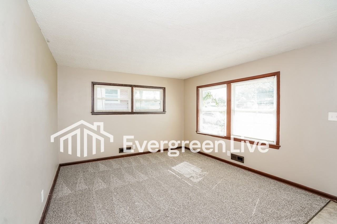 8250 W Mill Rd - Photo 3 of 15