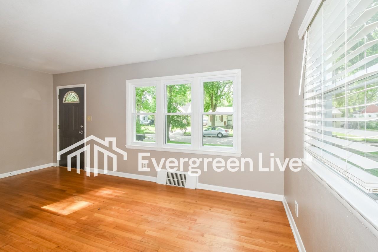 5353 N 56th St - Photo 3 of 15