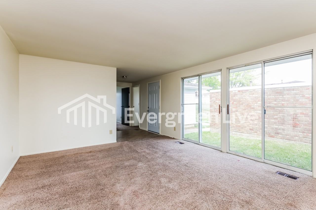 5887 Troy Villa Blvd - Photo 4 of 15