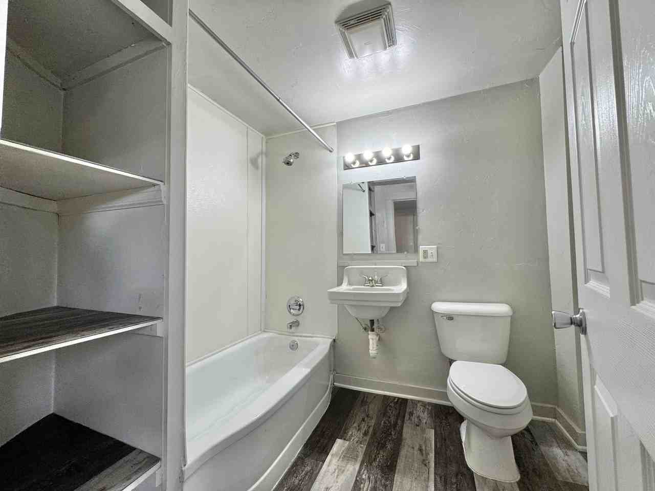 643 643/645 South Jefferson Street/401 Cass St. - Photo 5 of 9