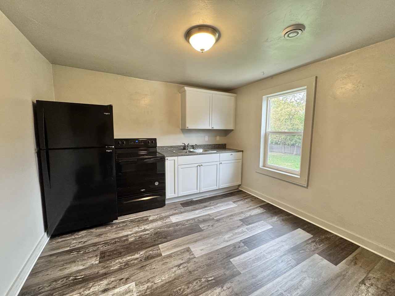 643 643/645 South Jefferson Street/401 Cass St. - Photo 3 of 9