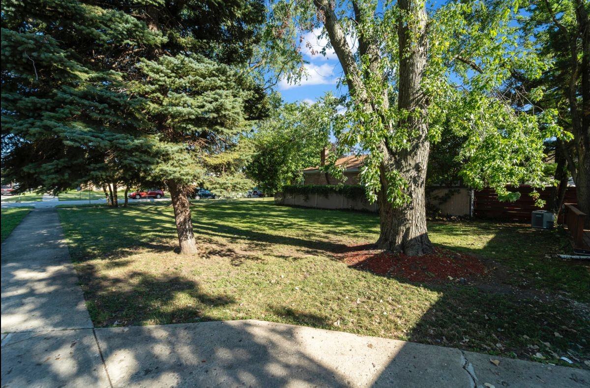 3050 Maple St - Photo 2 of 25