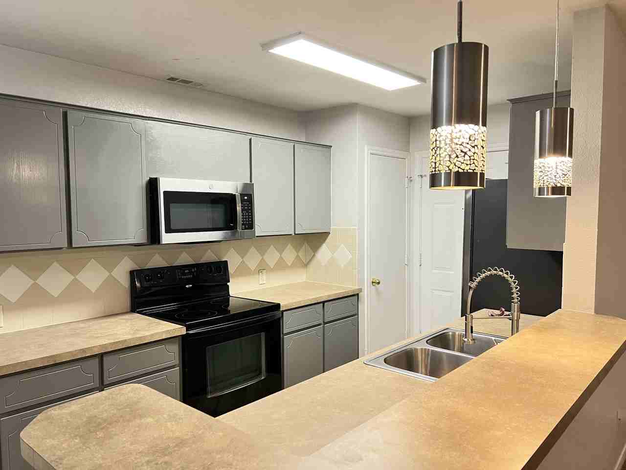 100 S 16th St #A - Photo 4 of 12