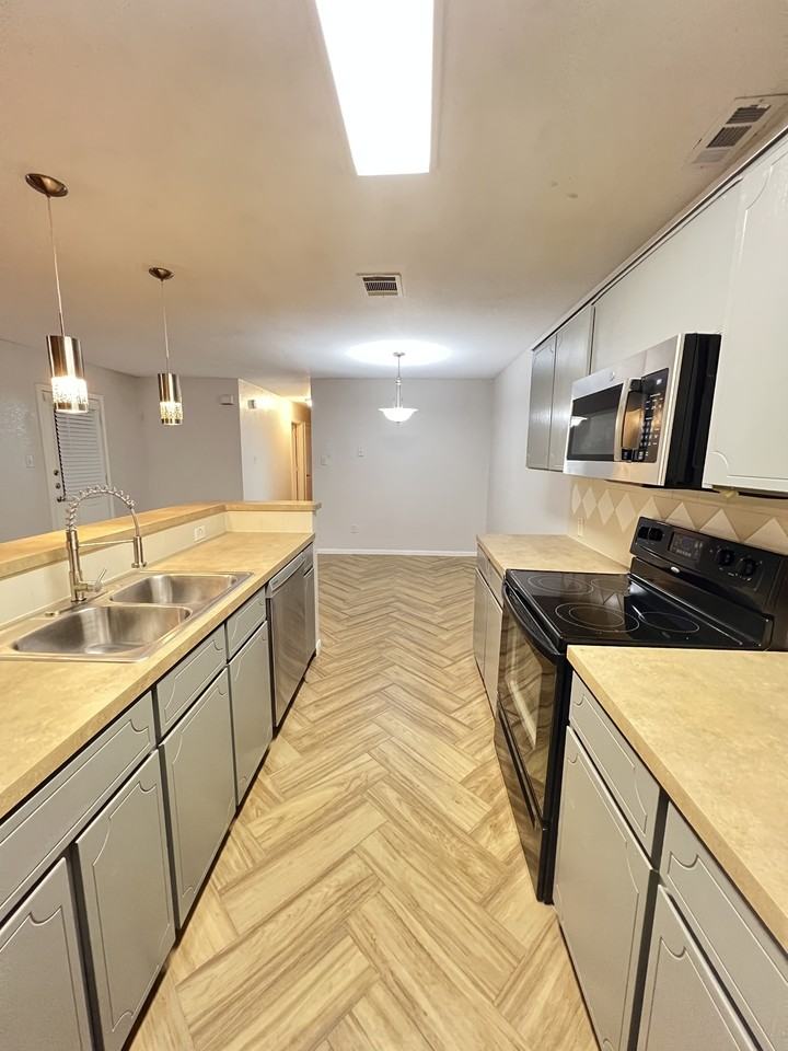 100 S 16th St #A - Photo 3 of 12