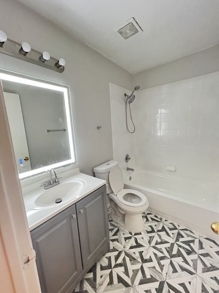 100 S 16th St #A - Photo 7 of 12