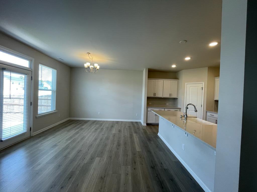 672 Crestdale Dr - Photo 3 of 22