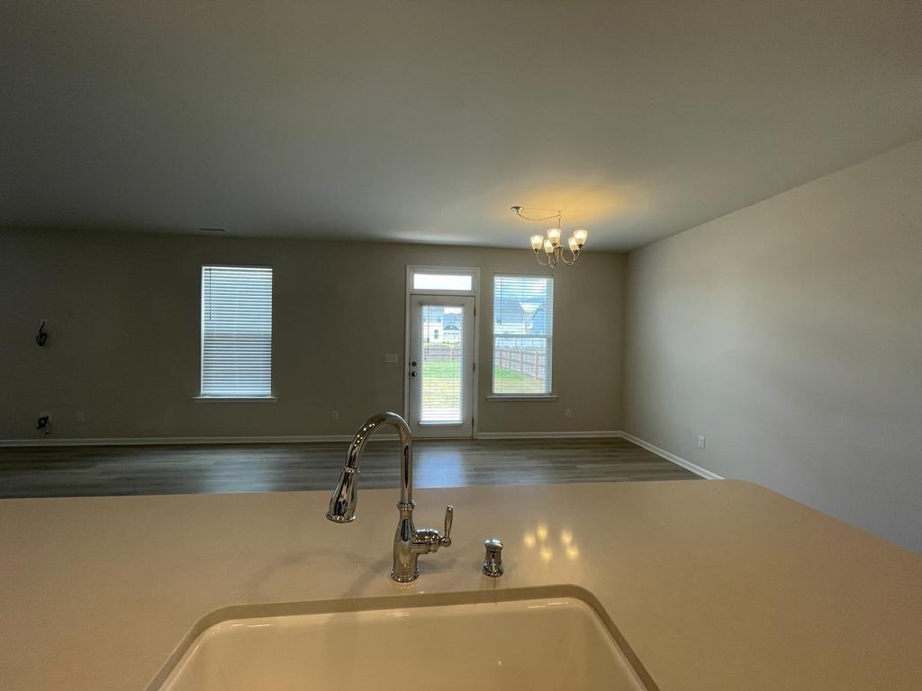 672 Crestdale Dr - Photo 7 of 22