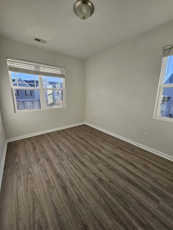 1096 Cameron Way #1 - Photo 3 of 21