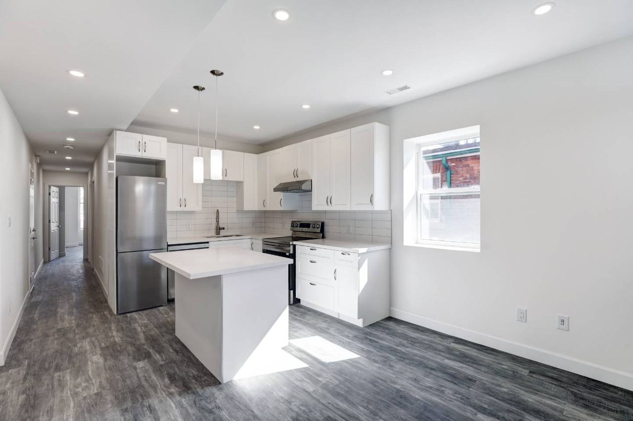 620 Bathurst Street - Photo 2 of 21