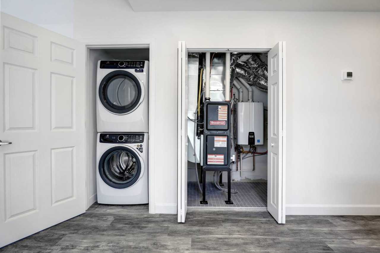 620 Bathurst Street - Photo 4 of 21